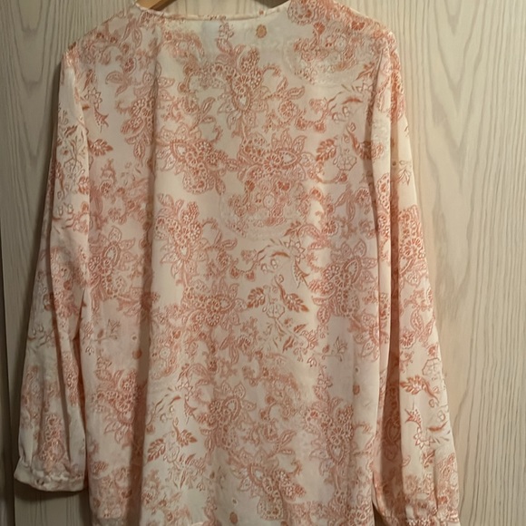 Chico’s beige with pinks in design size 14. Pretty blouse. - Picture 7 of 10